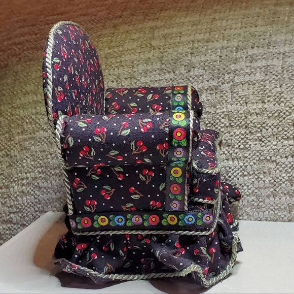 Vintage Mary Englebreit Plush Armchair with hidden box under cushion - Picture 4 of 9